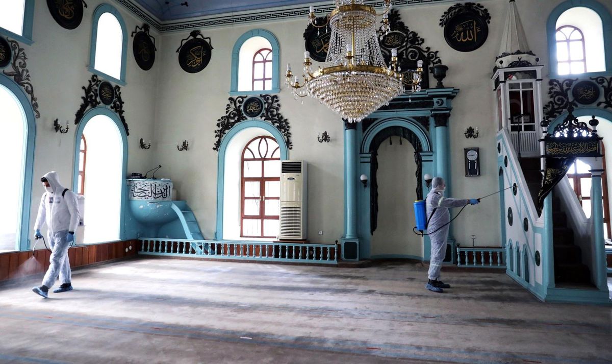 Menteşe\'de Camilerde Ramazan temizliği