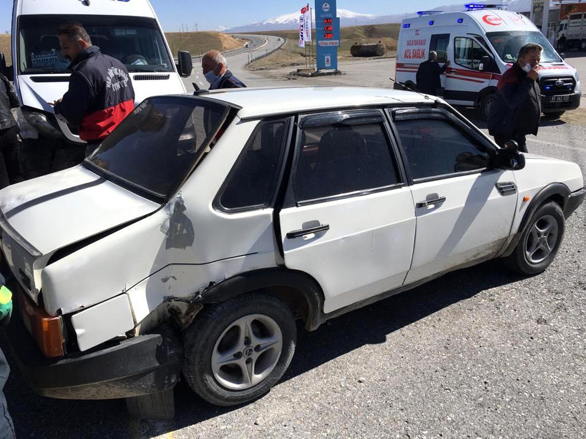 Minibüsle otomobil çarpıştı: 1 yaralı