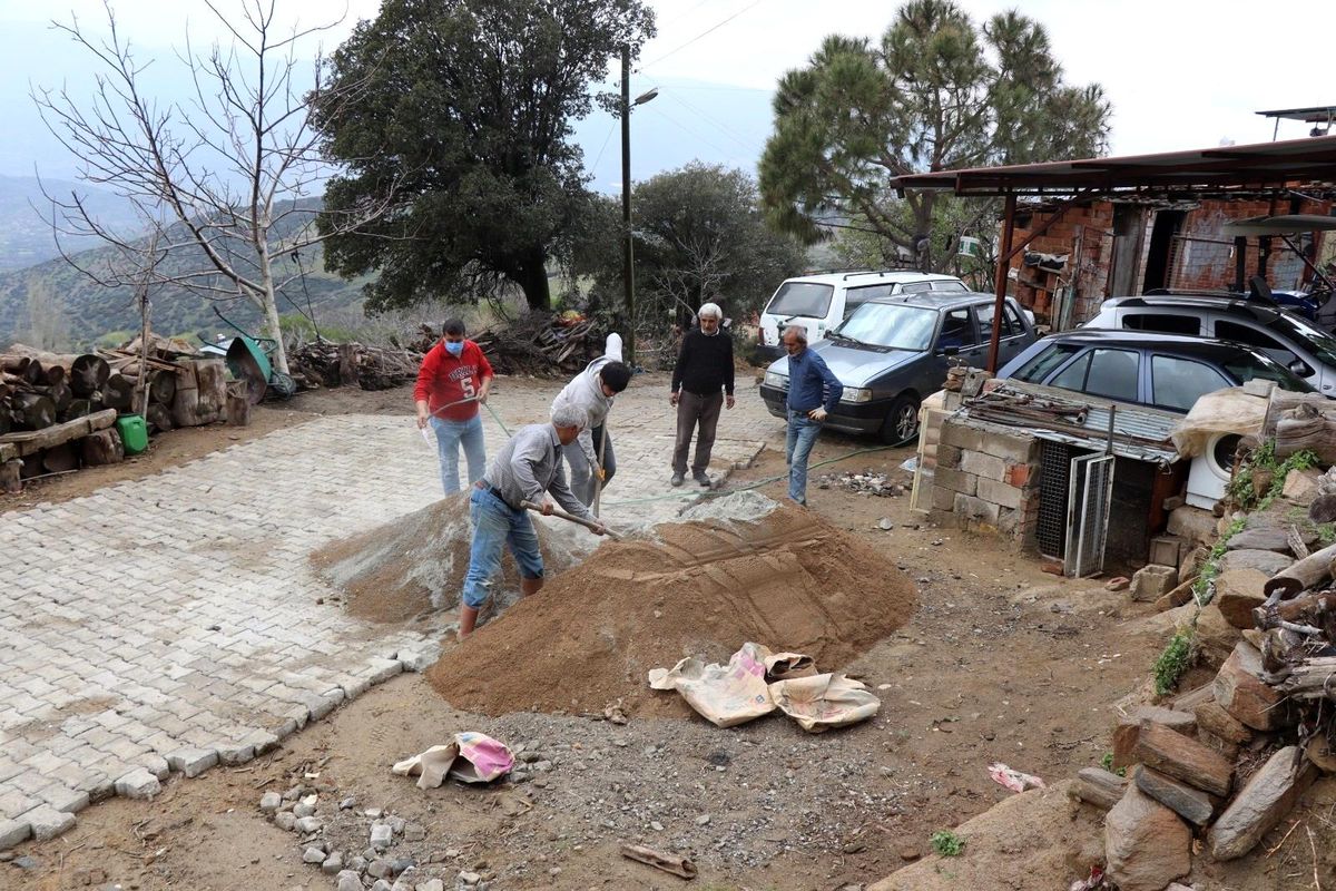 Nazilli Belediyesi Yellice Mahallesi\'nin yollarını yeniliyor