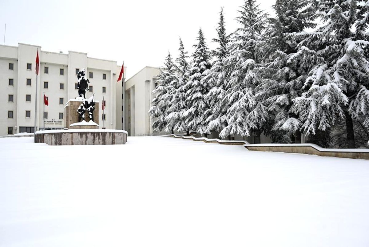 Nevşehir\'de 60 yılın kar rekoru kırıldı