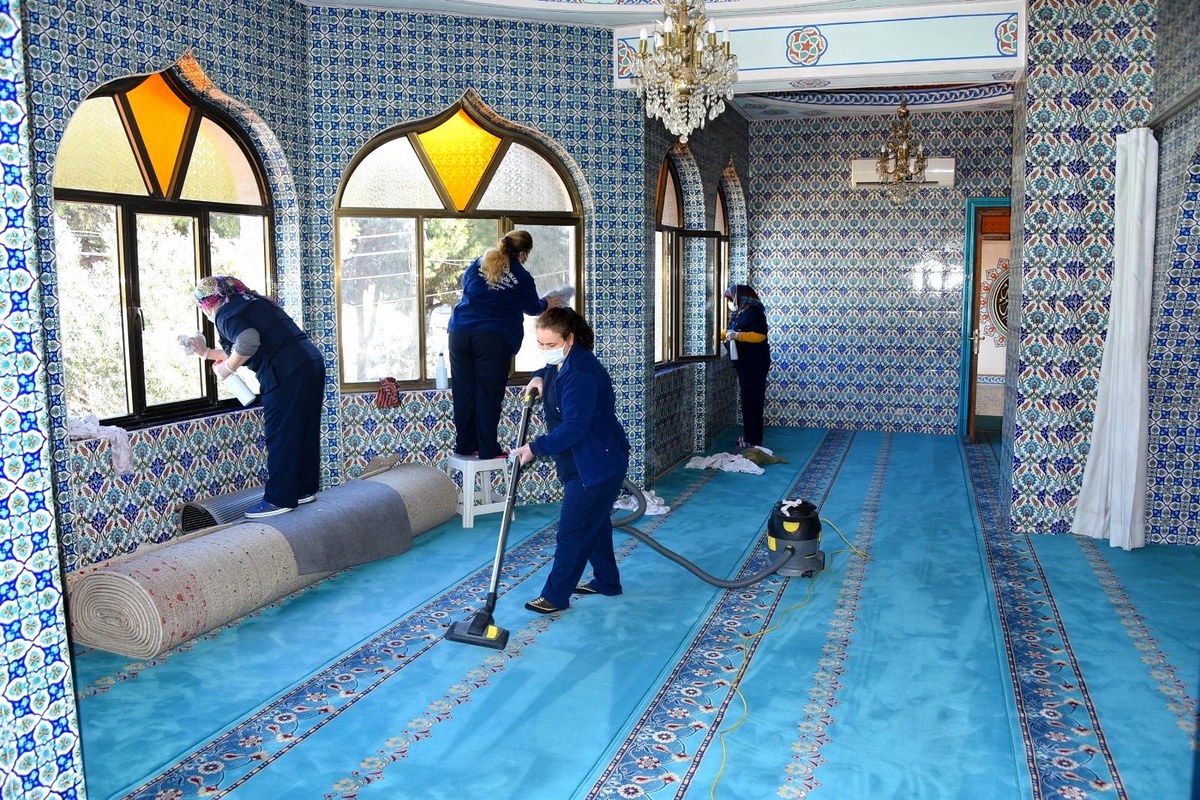 Salihli Belediyesi camileri Ramazan\'a hazırladı