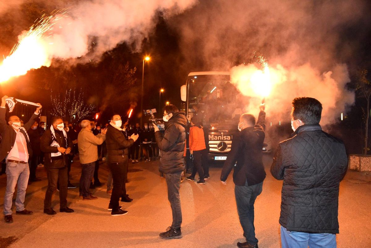Şampiyona coşkulu karşılama