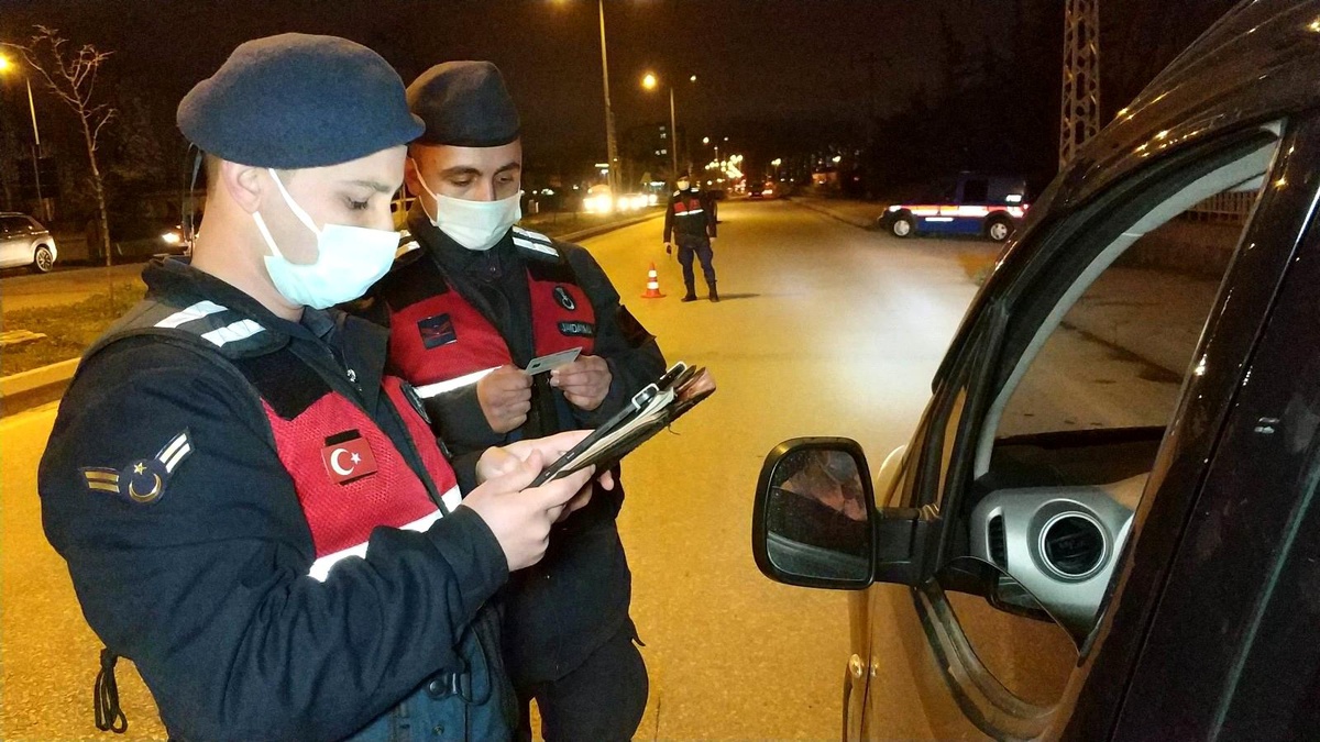 Son dakika: Samsun\'da jandarmadan sokağa çıkma kısıtlamasında denetim