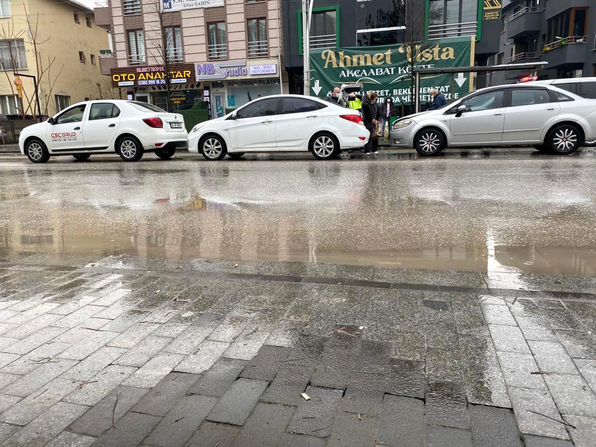 Son dakika haberi | Şehir merkezinde zincirleme kaza 1 yaralı