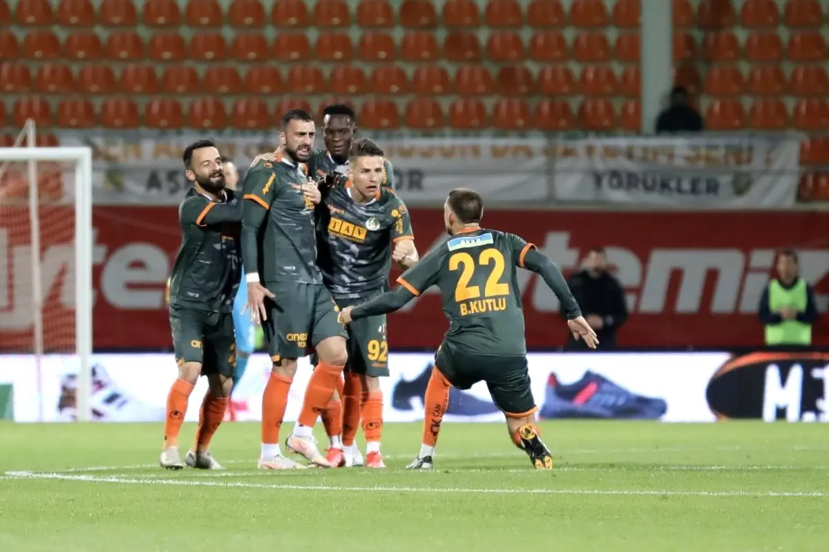 Süper Lig: Aytemiz Alanyaspor: 3 - Denizlispor: 2 (Maç sonucu)