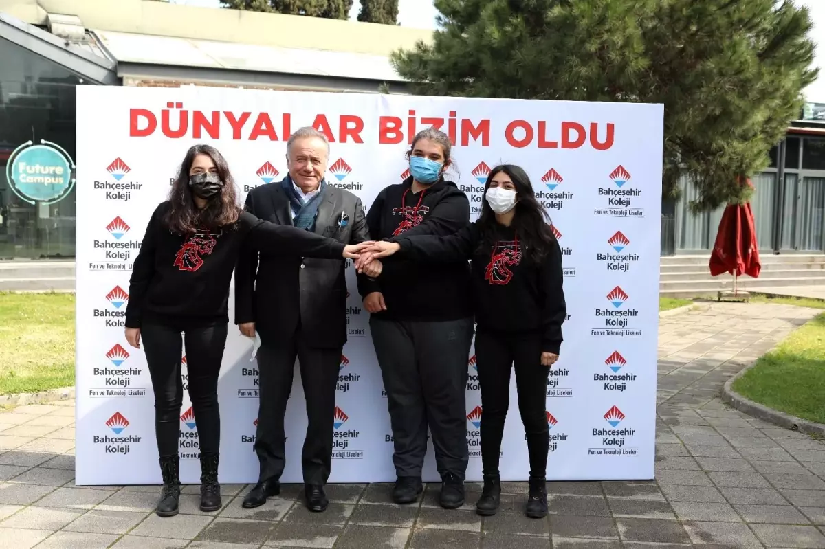 Türkiye\'nin gururu Diyarbakırlı gençler İstanbul\'da Enver Yücel ile buluştu