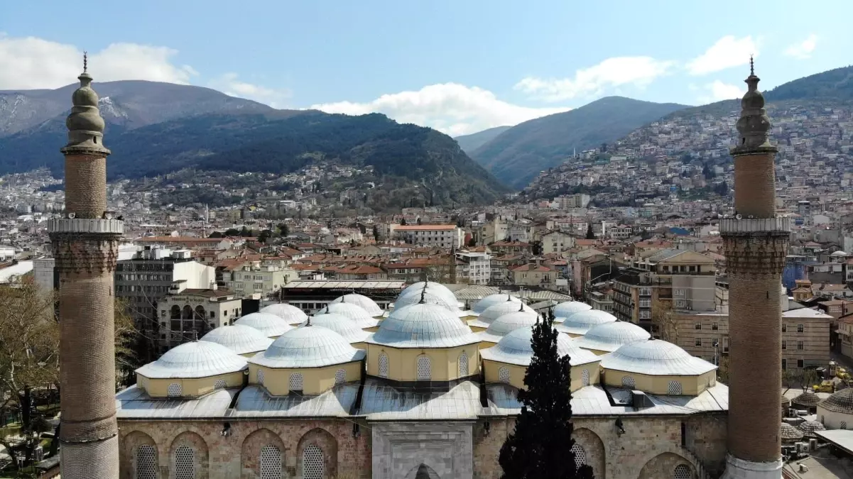 Ulu Cami\'ye Ramazan mahyası asıldı