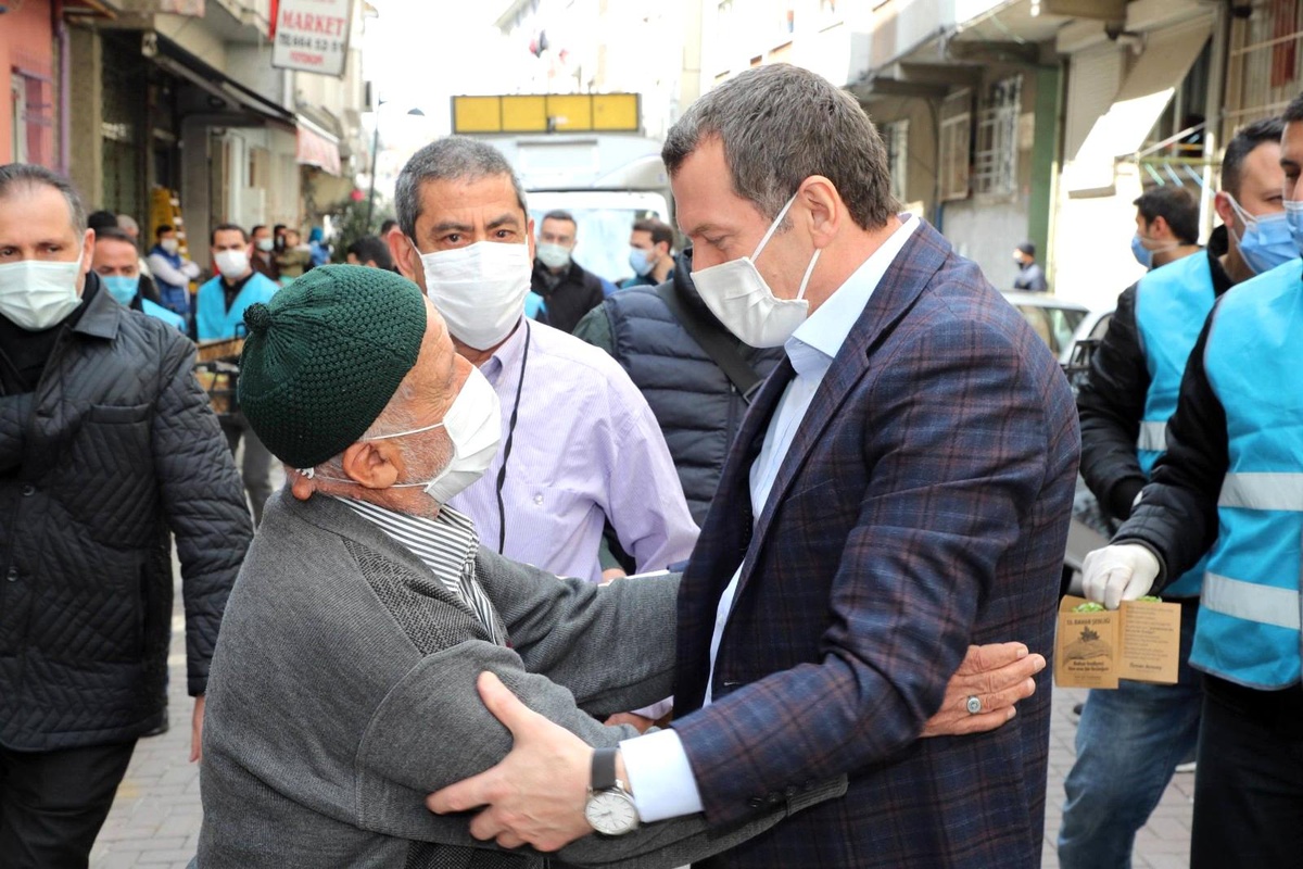 Zeytinburnu\'nda sokaklar fesleğen kokusuyla baharı karşılıyor