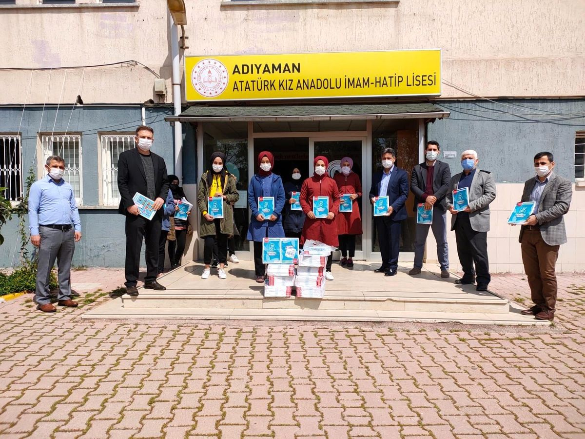 ADİMDER sınavlara hazırlık kaynak kitap desteğine devam ediyor