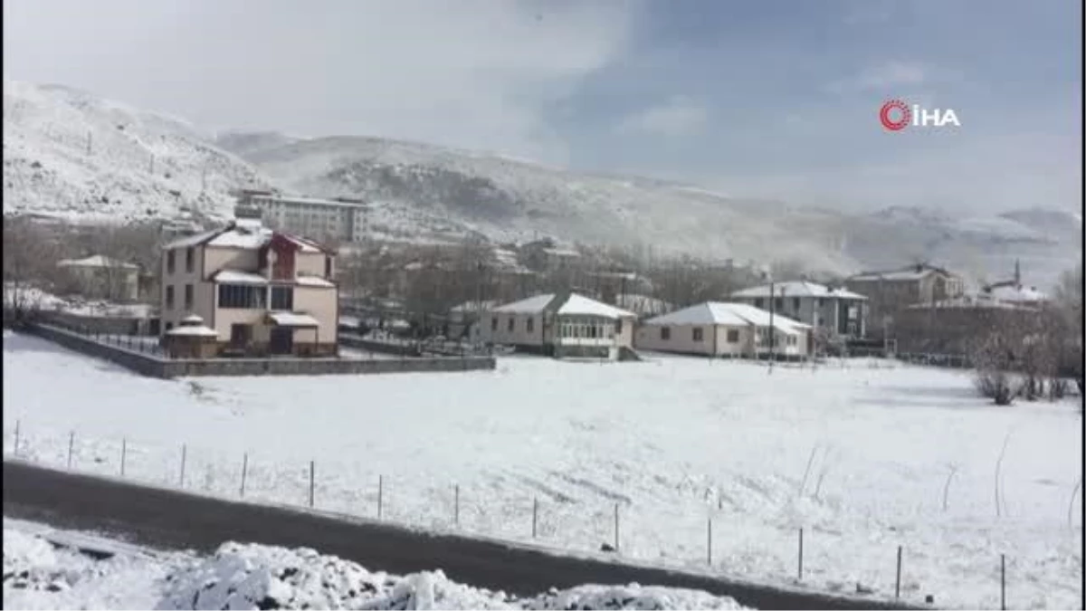 Bingöl Karlıova\'da vatandaşlar Ramazan\'ın ilk gününe karla uyandı