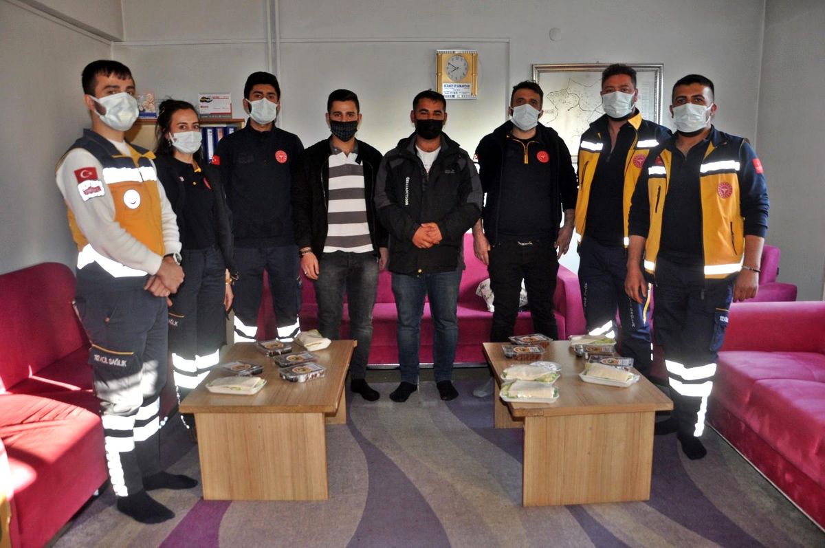 Çiğköfteciden sağlıkçılara sürpriz