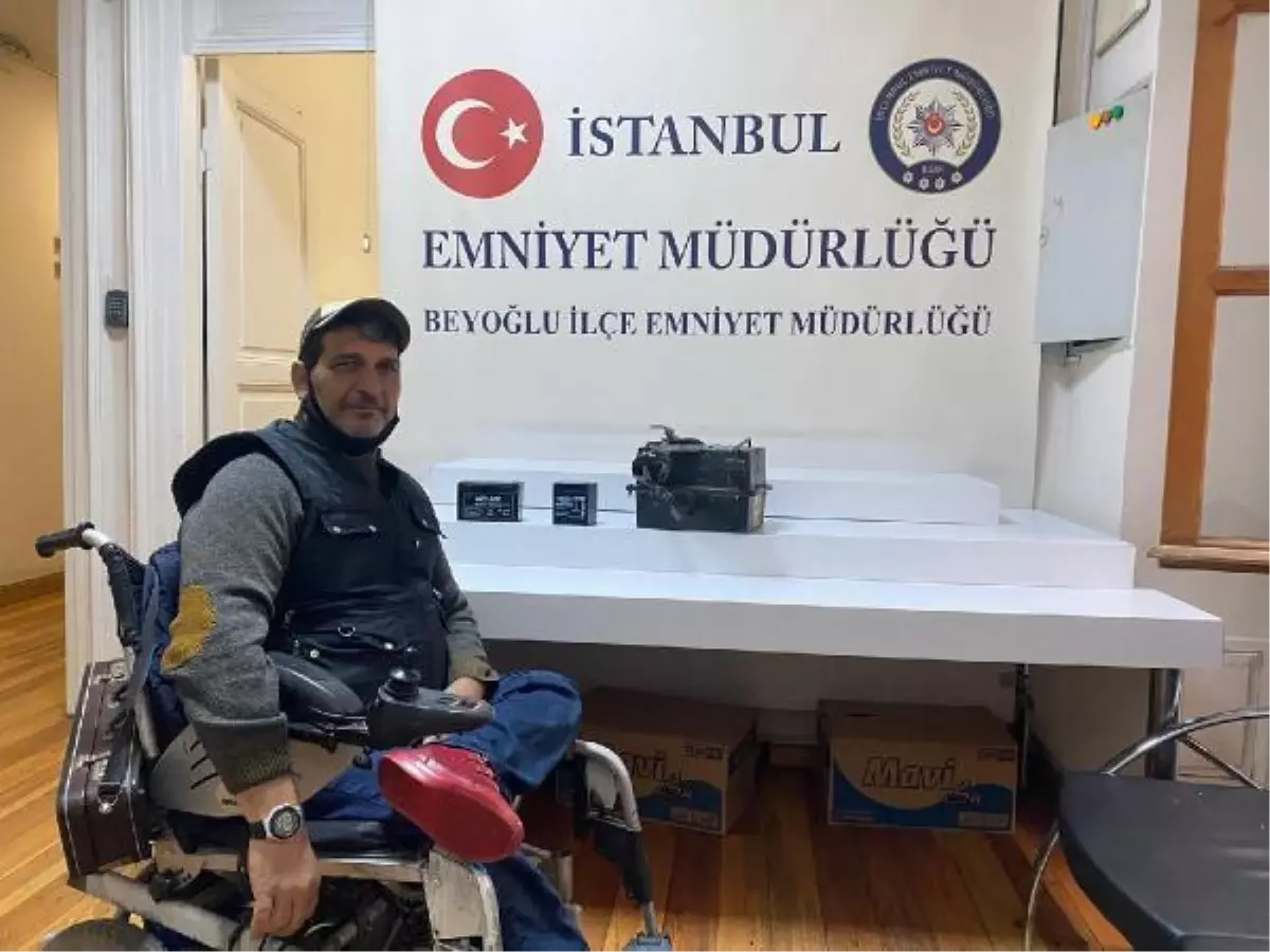 ENGELLİNİN AKÜLÜ SANDALYESİNİN AKÜLERİNİ ÇALAN HIRSIZLAR YAKALANDI