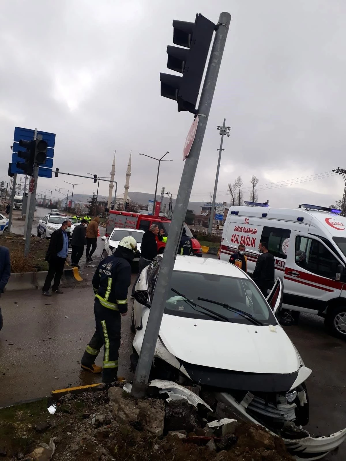 Son dakika haber | Erciş\'te trafik kazası: 3 yaralı