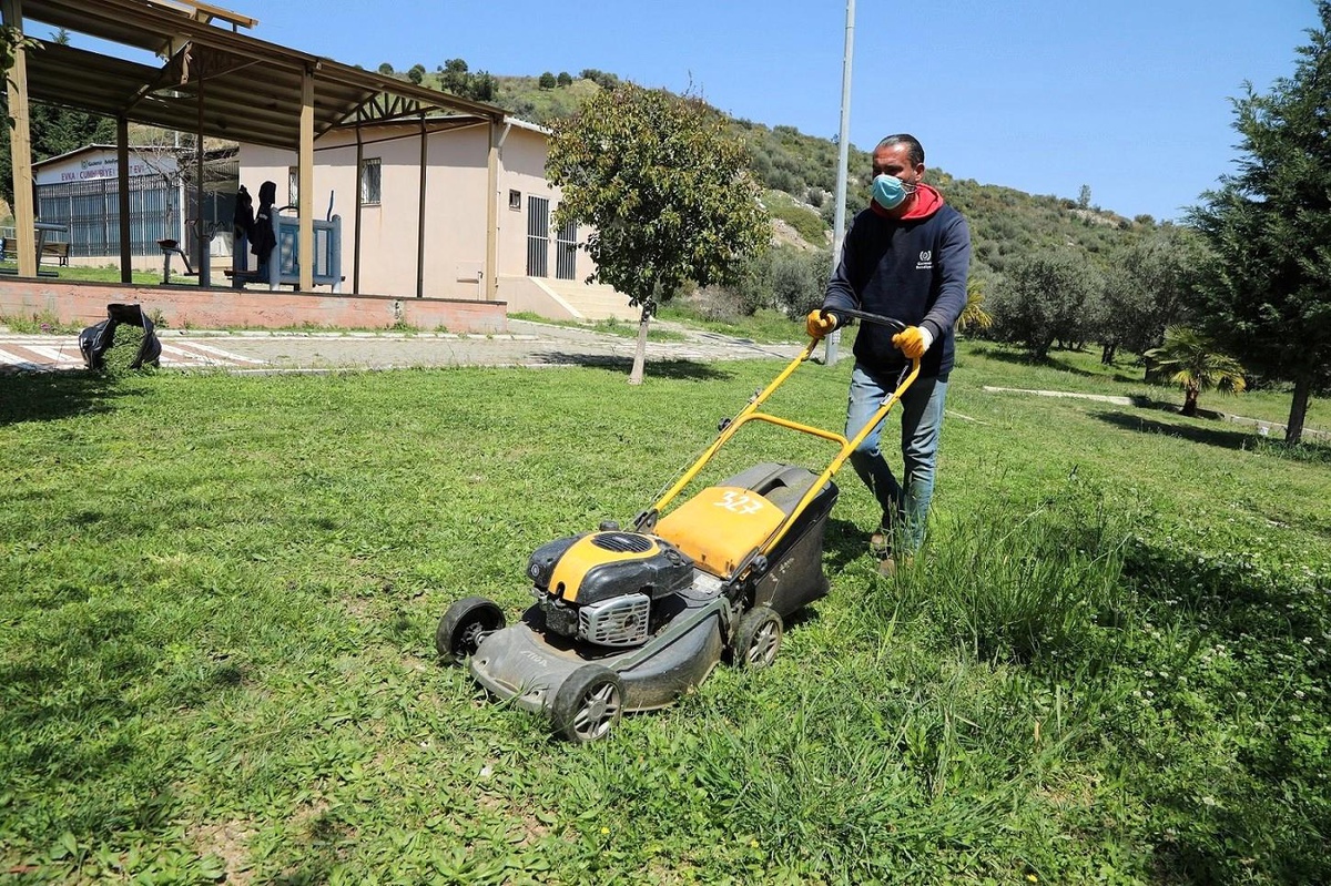 Gaziemir\'in parklarında bahar hazırlığı