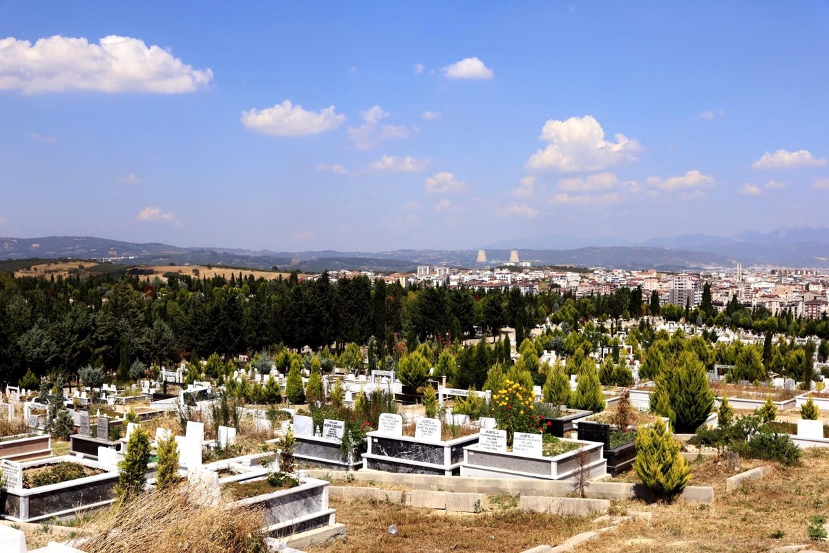 Hamitler Mezarlığı sıralı definlere kapanıyor