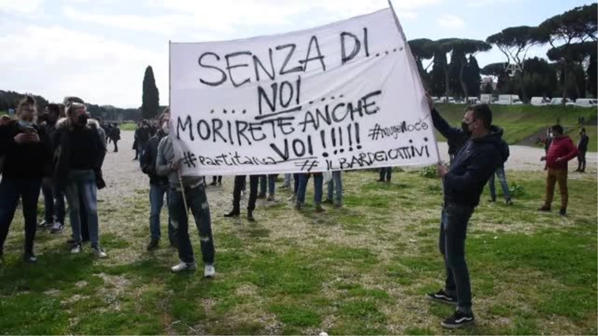 Son dakika... İtalya\'da Kovid-19 tedbirlerine yönelik protestolar devam ediyor