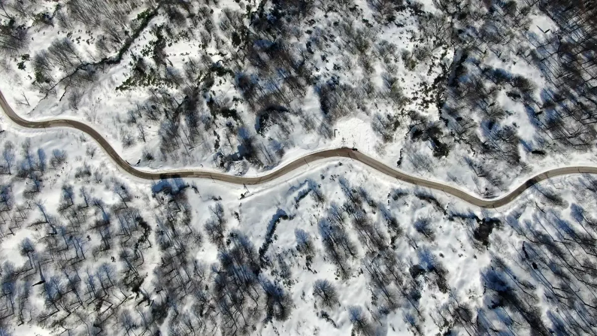 Kent merkezinde 18 derece sıcaklık, zirvede 90 santim kar