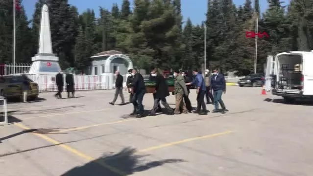 KOCAELİ KORONAVİRÜS NEDENİYLE ÖLEN ÖĞRETMEN SON YOLCULUĞUNA UĞURLANDI KOCAELİ KORONAVİRÜS NEDENİYLE ÖLEN ÖĞRETMEN SON YOLCULUĞUNA UĞURLANDI