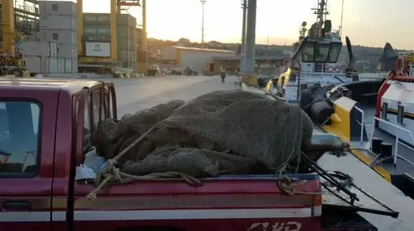 Marmara Denizi'nde kaçak avcılıkta kullanılan trol kapıları bulundu