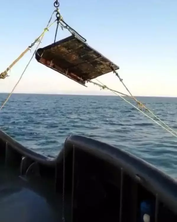 Marmara Denizi'nde kaçak avcılıkta kullanılan trol kapıları bulundu