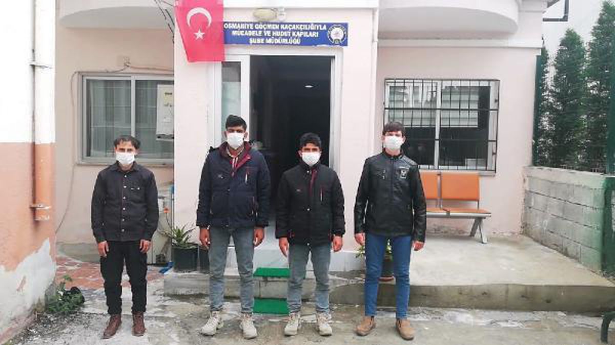 Paraları alınıp, otobüsten zorla indirilen 4 Afgan kaçak göçmeni polis buldu