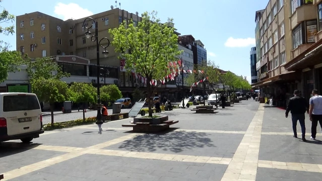 Ramazan ayının ilk günü Diyarbakır'da caddeler boş kaldı