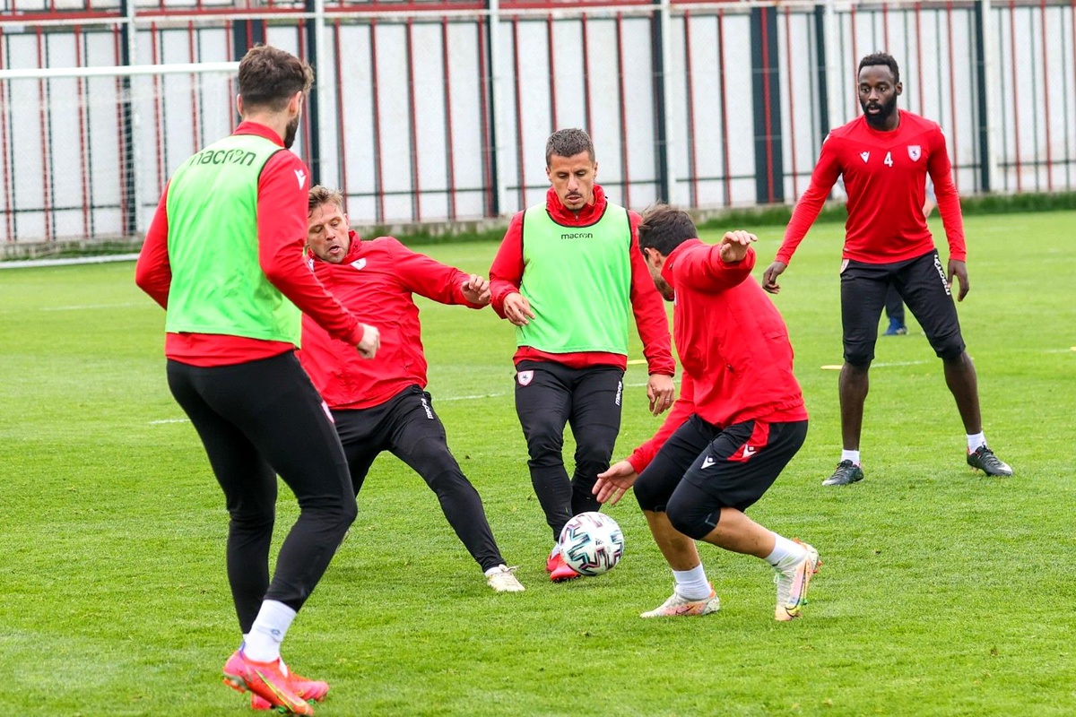 Samsunspor, Menemenspor karşısında ilk peşinde