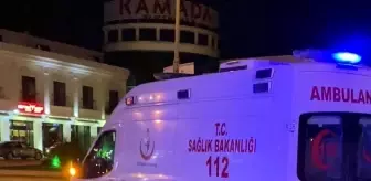 Seyir halindeyken tekeri çıkan ambulans kavşakta mahsur kaldı