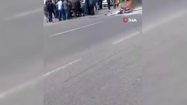 Siverek'te faciaya kıl payı...Kamyon ehliyetsiz motosikletli ile çarpıştı: 4 yaralı