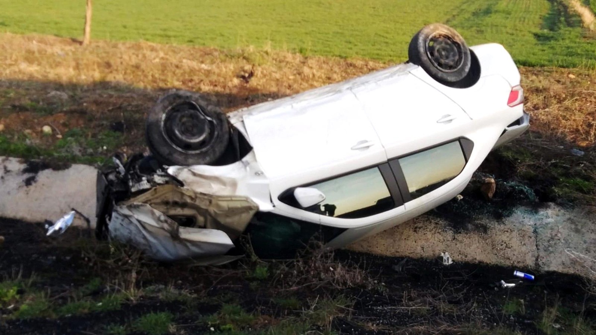 Takla atan otomobilden yara almadan kurtuldu