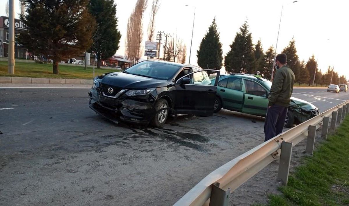 Son dakika! Tavşanlı\'da trafik kazası, 3 yaralı