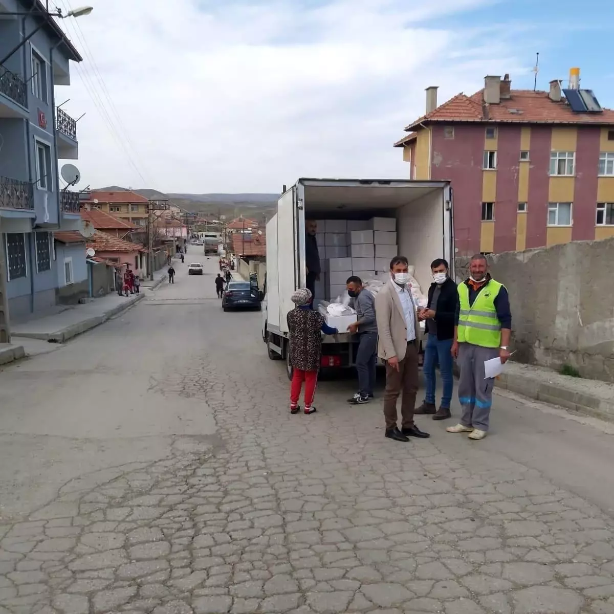 Yardım kolileri ihtiyaç sahiplerine ulaştırılıyor