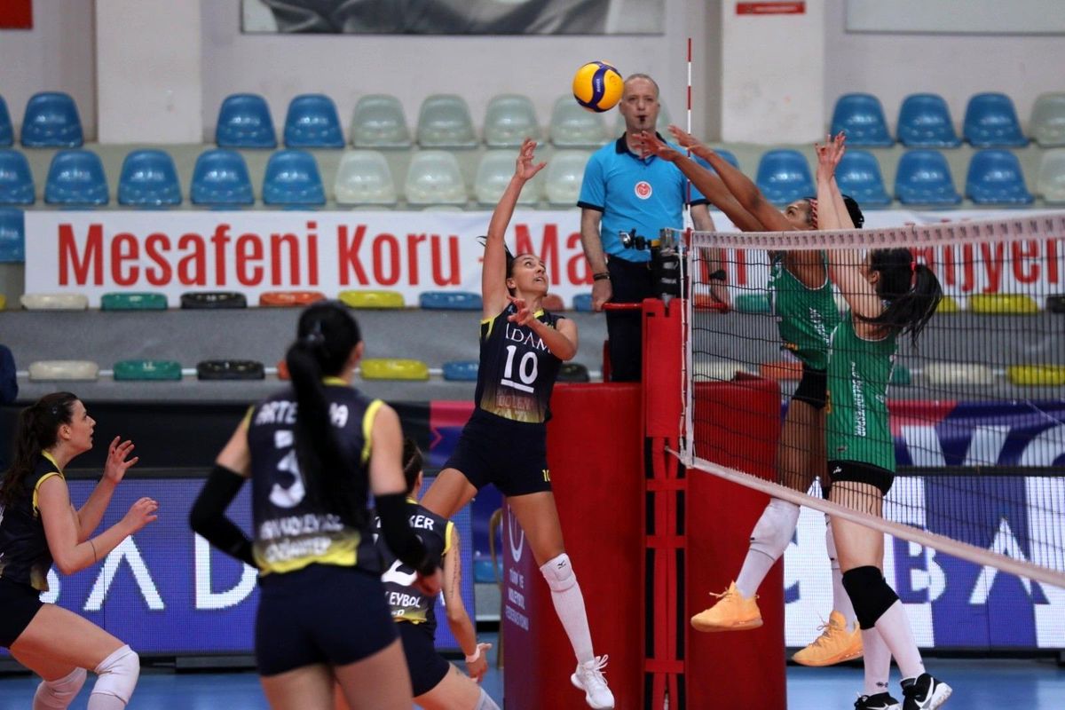Adam Voleybol muhteşem başladı: 3-1