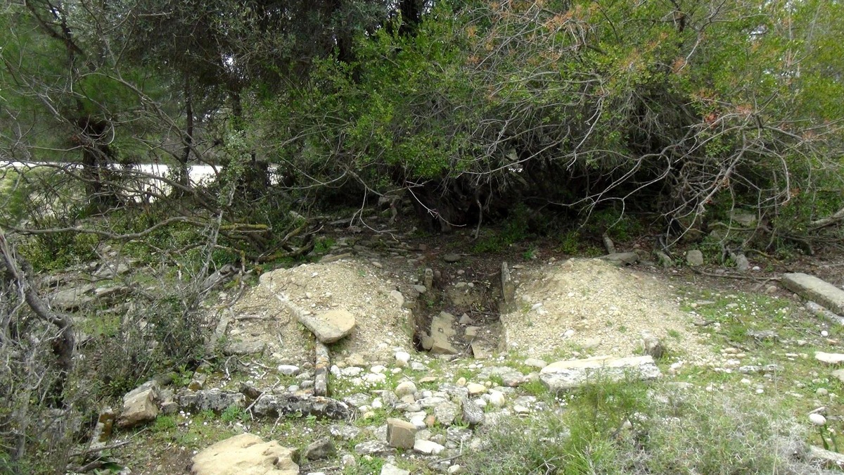 Antalya\'da tarihi mezarlar tahrip ediliyor