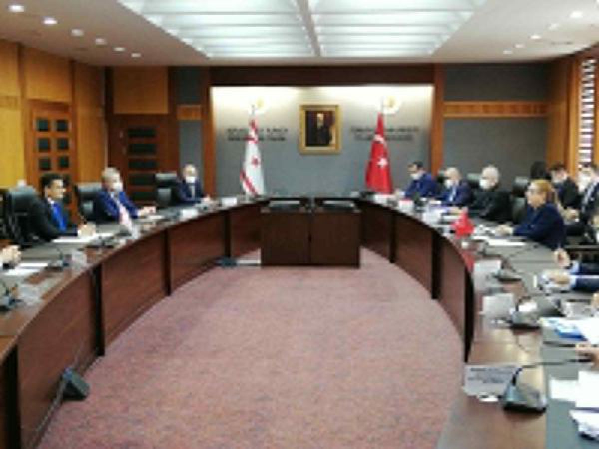 Bakan Pekcan, KKTC Maliye Bakanı ile görüştü