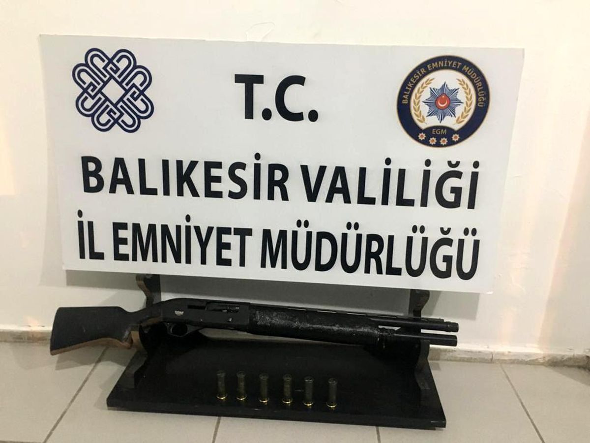 Balıkesir\'de polis ve jandarmadan 43 şahsa huzur operasyonu