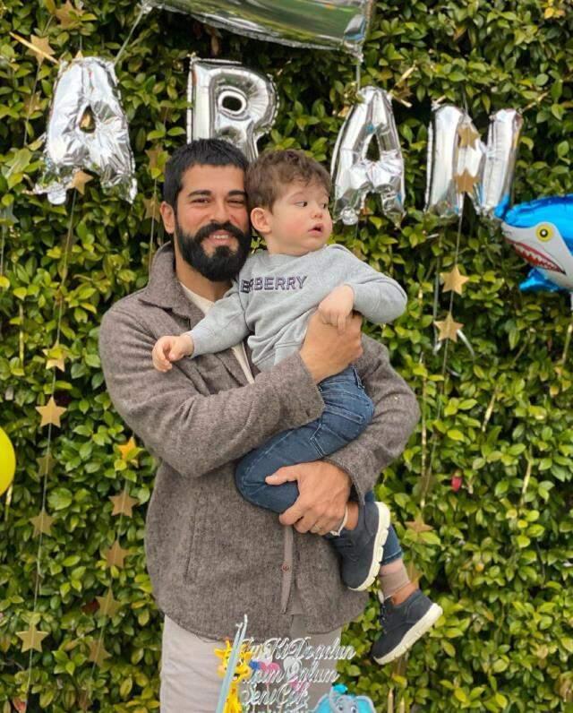 Burak Özçivit ve Fahriye Evcen, 2 yaşına giren oğullarının doğum gününü kutladı