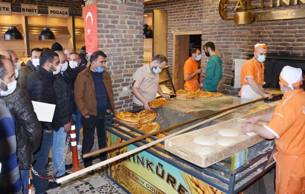 Erzurum\'da iftar öncesi uzayan kuyruklar