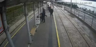 Güvenlik görevlisi, duraktaki yolcuya kalp masajı yaptı; o anlar kamerada