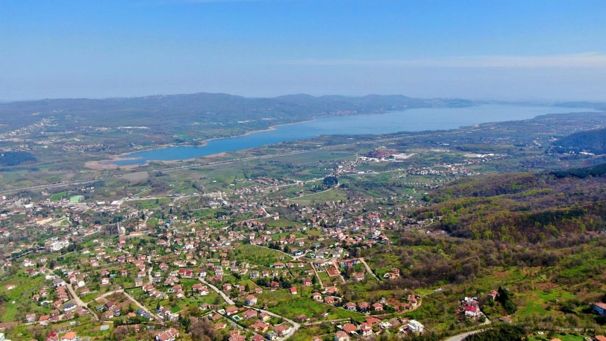 Her yıl uzun kuyruklar oluyordu, şimdi sokakları sessizliğe büründü