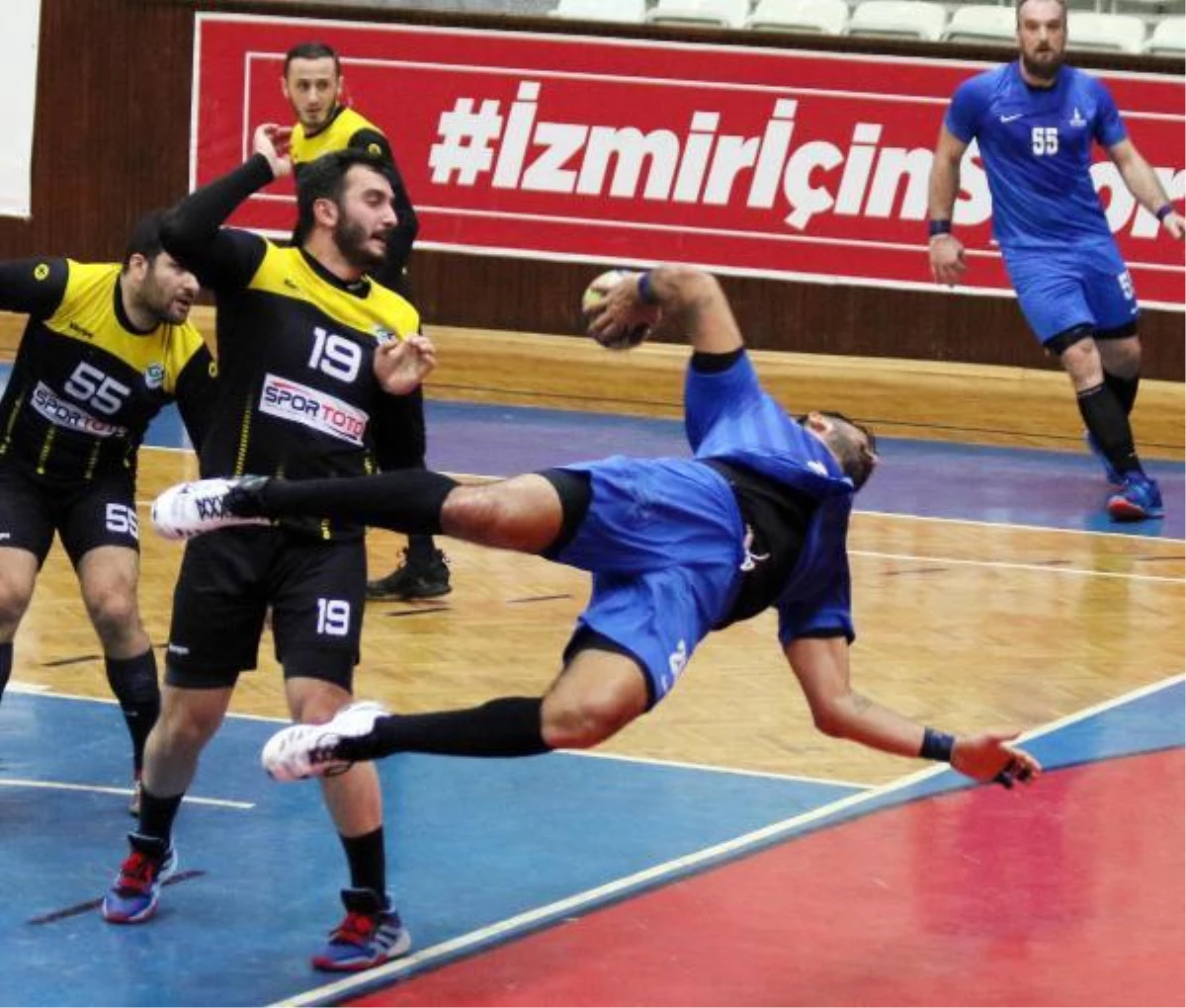 İzmir BŞB hentbolda yarı finalde