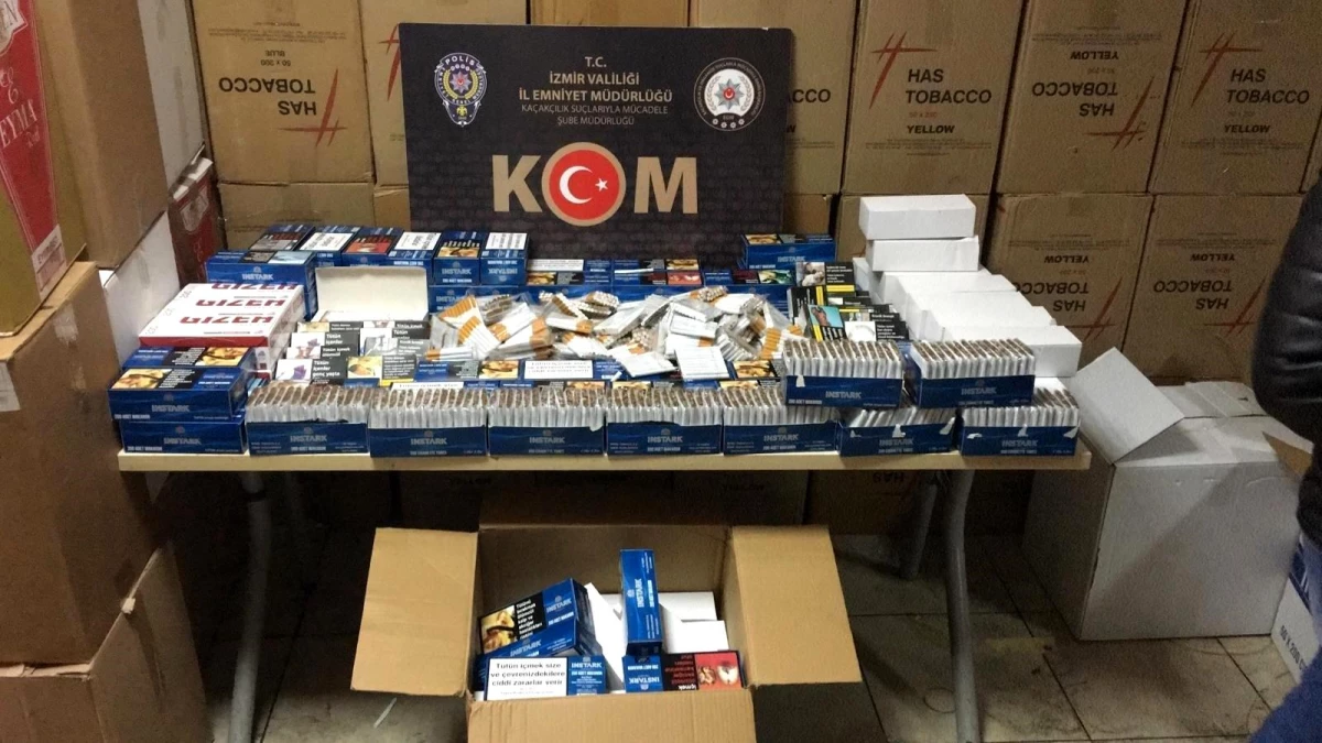 İzmir\'de binlerce gümrük kaçağı ürün ve 9 bin 500 litre kaçak akaryakıt ele geçirildi