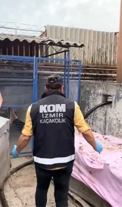 İzmir'de binlerce gümrük kaçağı ürün ve 9 bin 500 litre kaçak akaryakıt ele geçirildi