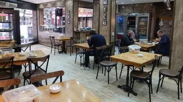 Kafe, spor salonu, halı saha, kahvehane gibi işletmeler 17 Mayıs'a kadar faaliyetlerine ara verecek Kafe, spor salonu, halı saha, kahvehane gibi işletmeler 17 Mayıs'a kadar faaliyetlerine ara verecek