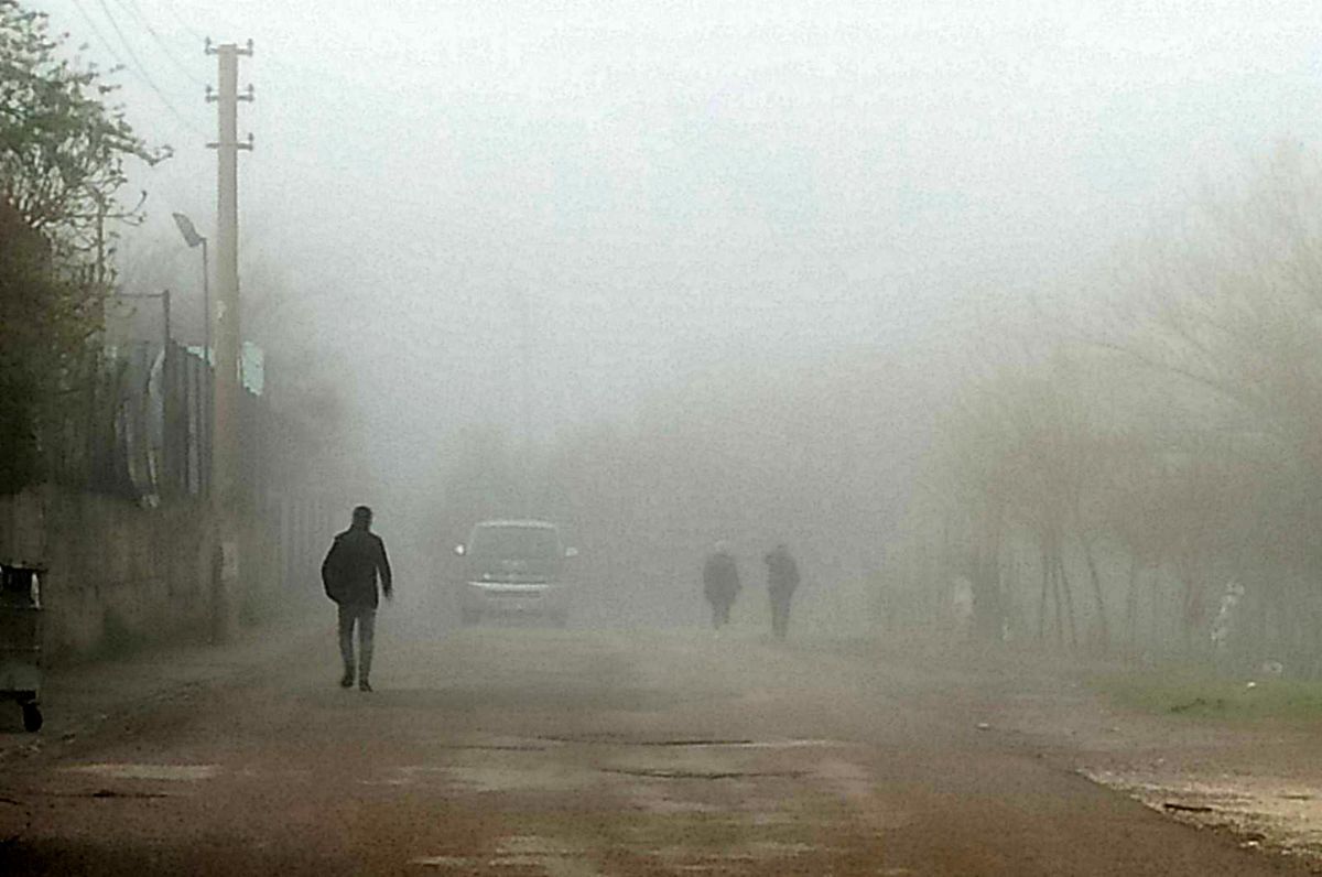 Kahta, 2 haftalık kısıtlamaya sisle uyandı
