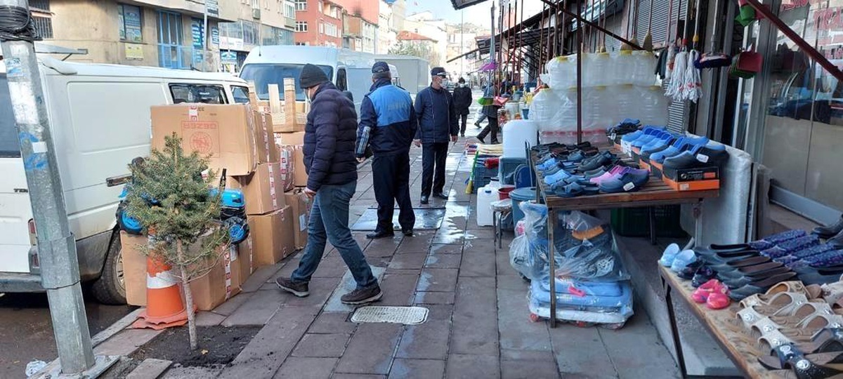 Kars\'ta belediyeden kaldırım işgaline izin yok