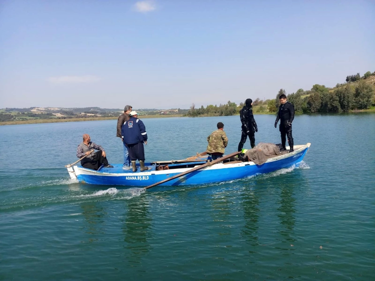 Adana\'da balık tutmak için baraj gölüne açıldıkları tekne batan 2 kişiden biri boğuldu