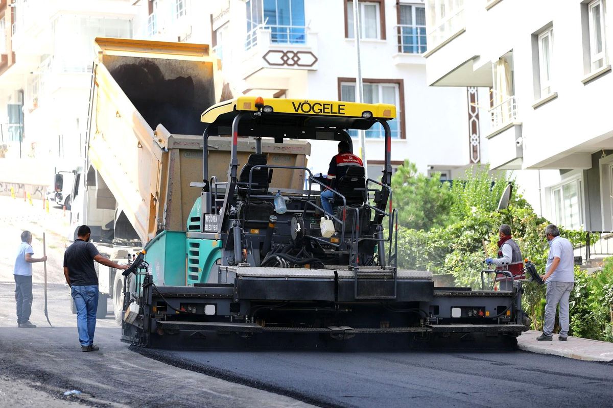 Keçiören Belediyesinden 2 yılda 300 bin ton asfalt serimi