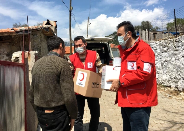 Menteşe Kızılay'dan kırsal mahallelere gıda kolisi desteği