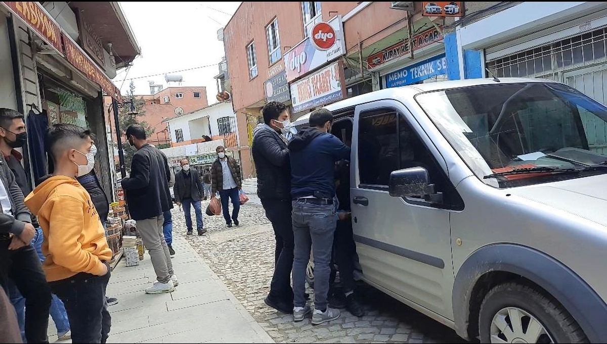 \'Oruçluyum\' diyerek duygu sömürüsü yapan dilenciyi polis enseledi